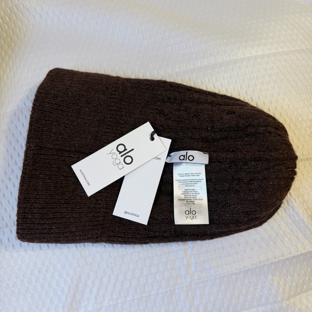 AUTHENTIC WOMEN’S ALO YOGA CHOCOLATE BROWN CABLE KNIT BEANIE WITH POM POM LUXURY - Picture 5 of 5